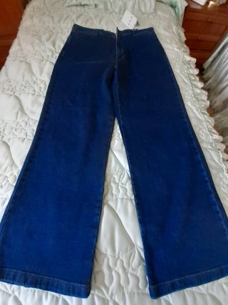 Pantalón vaquero ancho nuevo