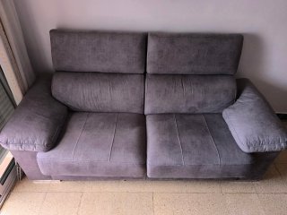 Sofá gris de tela