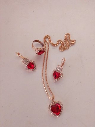 Conjunto Joyas Corazón Rojo y Circonitas