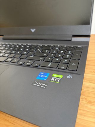 HP VICTUS i7 11800H / 16GB / RTX 3060 / 512SSD