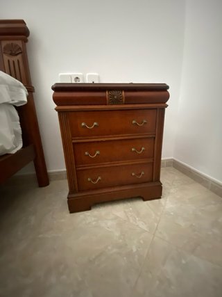 Mesitas de noche antiguas de madera