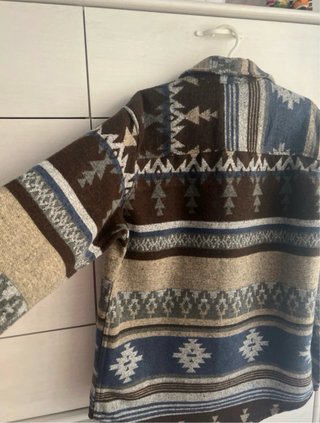 Chaqueta Pull&Bear geométrica