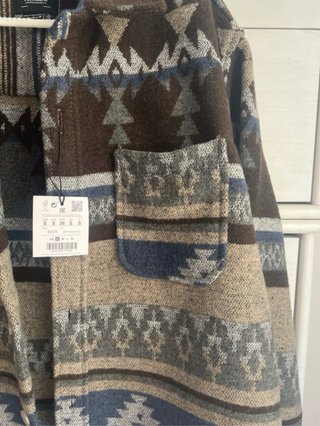 Chaqueta Pull&Bear geométrica