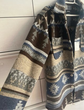 Chaqueta Pull&Bear geométrica
