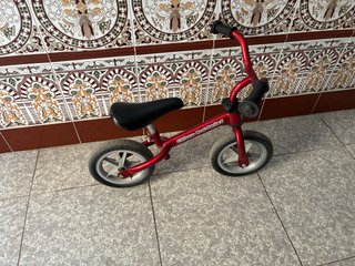 Bicicleta de equilibrio Chicco Roja