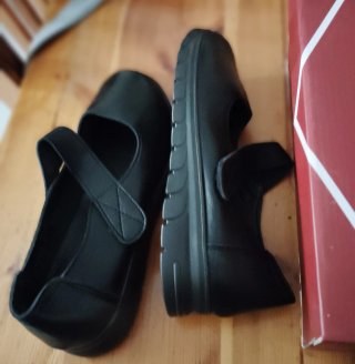 Zapatos negros de mujer con velcro