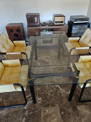 Mesa de cristal con 4 sillas