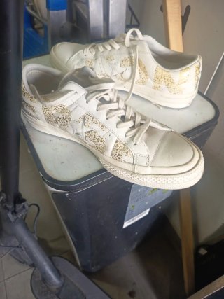 Converse Tenis Blancos con Dorado