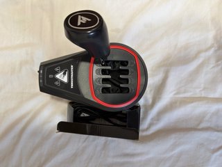 Volante Thrustmaster T-GT II con cambio de marchas