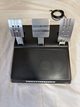Volante Thrustmaster T-GT II con cambio de marchas
