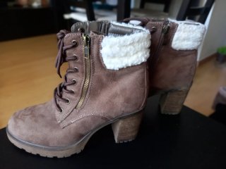 Botines de tacón marrones
