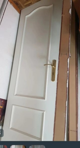 5 Puertas blancas