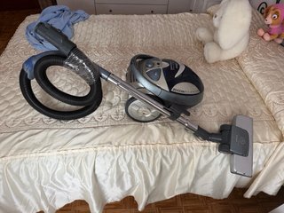 Aspiradora UFESA Cyclotron 2000W Sin bolsa