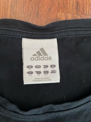 Camiseta Adidas Negra Vintage