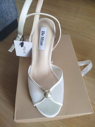 Zapatos de novia blancos sin estrenar