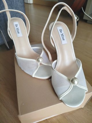 Zapatos de novia blancos sin estrenar