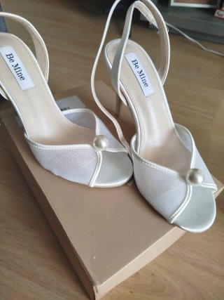 Zapatos de novia blancos sin estrenar