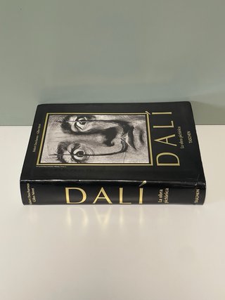 Libro obra de Dalí. Taschen.