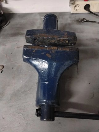 Tornillo de banco azul