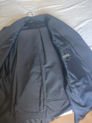 Traje de hombre azul grisaceo con raya