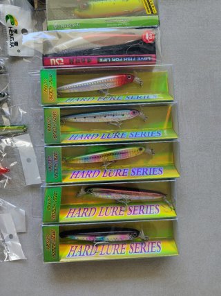 Lote de señuelos de pesca nuevos
