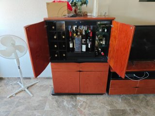 Mueble de salón madera y cristal
