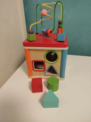 Cubo de actividades de madera