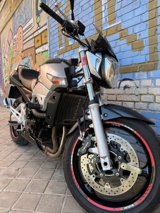 Suzuki GSR Naked Moto