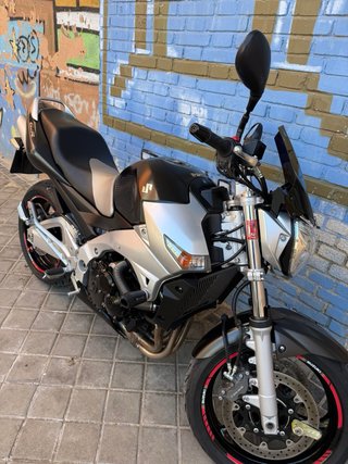 Suzuki GSR Naked Moto