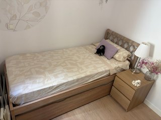 Cama nido con cabecero y mesita de noche a juego