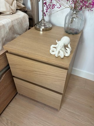 Cama nido con cabecero y mesita de noche a juego