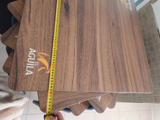 29 Sillas y 8mesas de terraza apilables de plástic