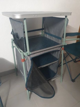 Armario de cocina i almacenaje y 4 Sillas camping
