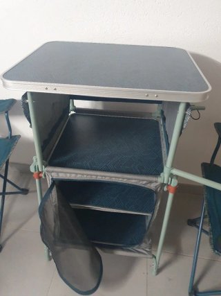 Armario de cocina i almacenaje y 4 Sillas camping