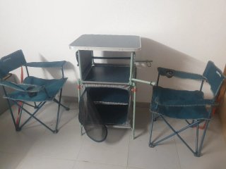 Armario de cocina i almacenaje y 4 Sillas camping