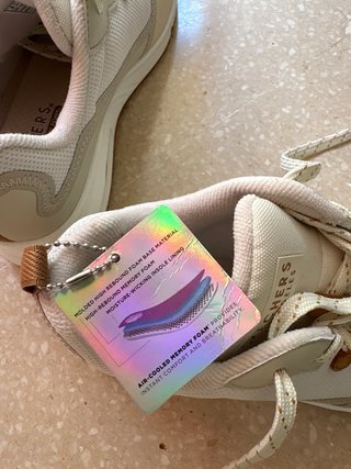 Zapatillas Skechers Beige y Blancas