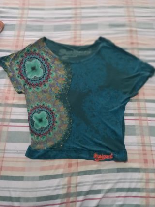Vestido azul y 2 blusas desigual. Mas blusa polo