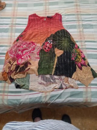 Vestido azul y 2 blusas desigual. Mas blusa polo
