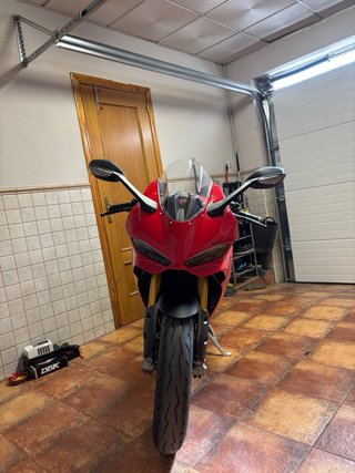 Ducati Panigale V2 S Roja