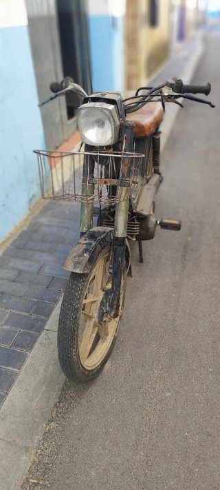 Derbi Variant Star boton rojo.