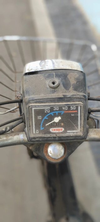 Derbi Variant Star boton rojo.