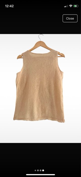 Top de punto beige bordado y lentejuelas