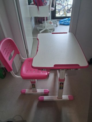 Escritorio infantil rosa y blanco