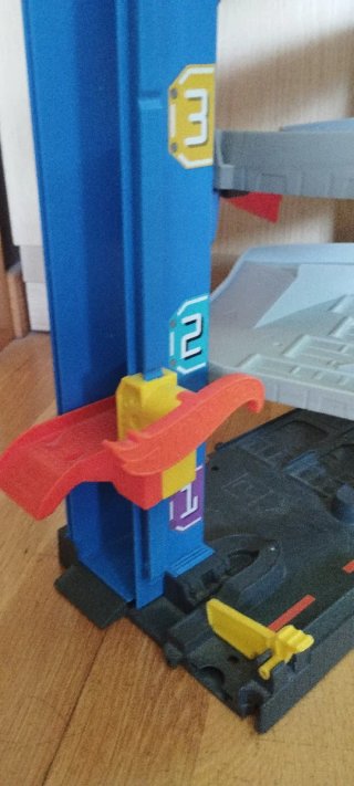 Hot Wheels Stunt Garage Parking