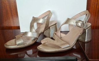 Sandalias Wonders piel tacón ancho doradas  36