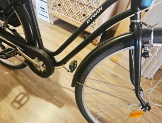 Bici urbana Decathlon NUEVA con accesorios