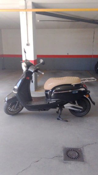 Ciclomotor Eléctrico Ebroh Negro/Beige