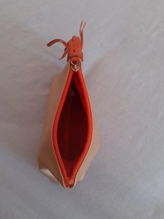 Neceser beige con detalle naranja