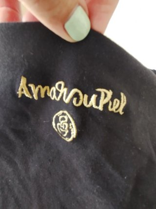 Camiseta de porteo Amarsupiel negra