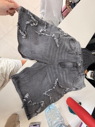 Pantalón vaquero gris con estrellas